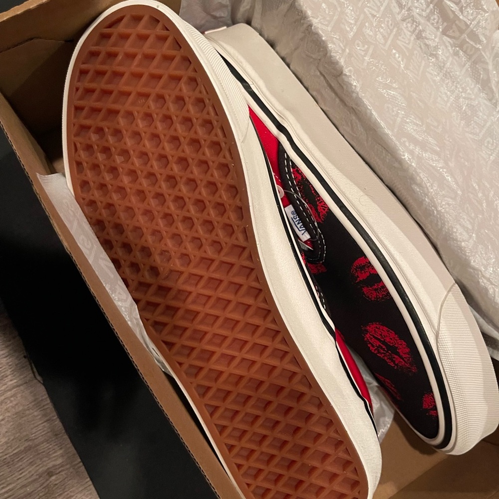 Vans - Picture 2 of 3